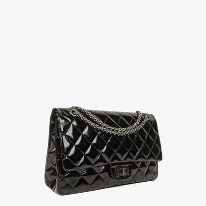 Chanel 2.55 Reissue 227 Double Flap Tasche aus Lackleder mit Ruthenium-Beschlägen