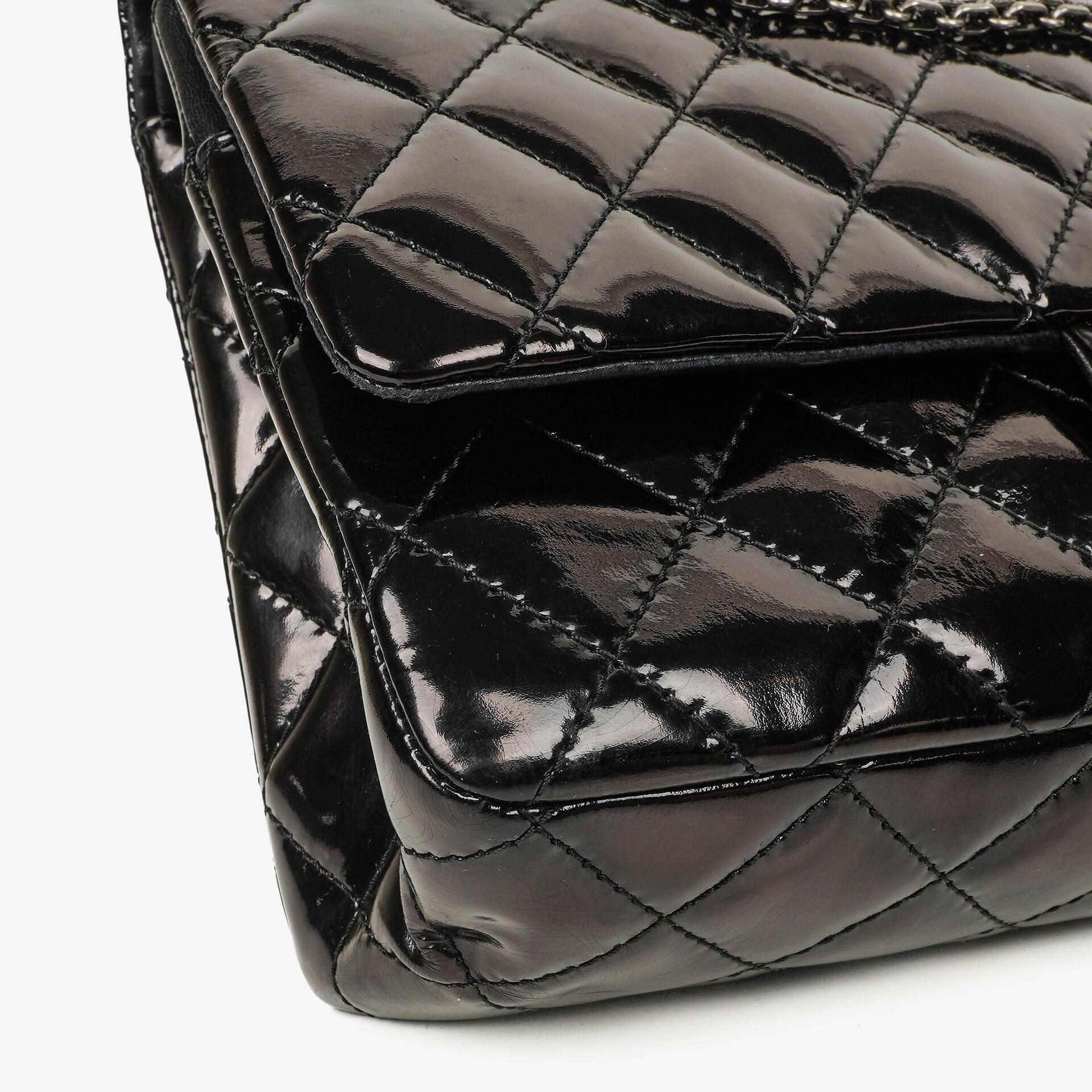 Chanel 2.55 Reissue 227 Double Flap Tasche aus Lackleder mit Ruthenium-Beschlägen