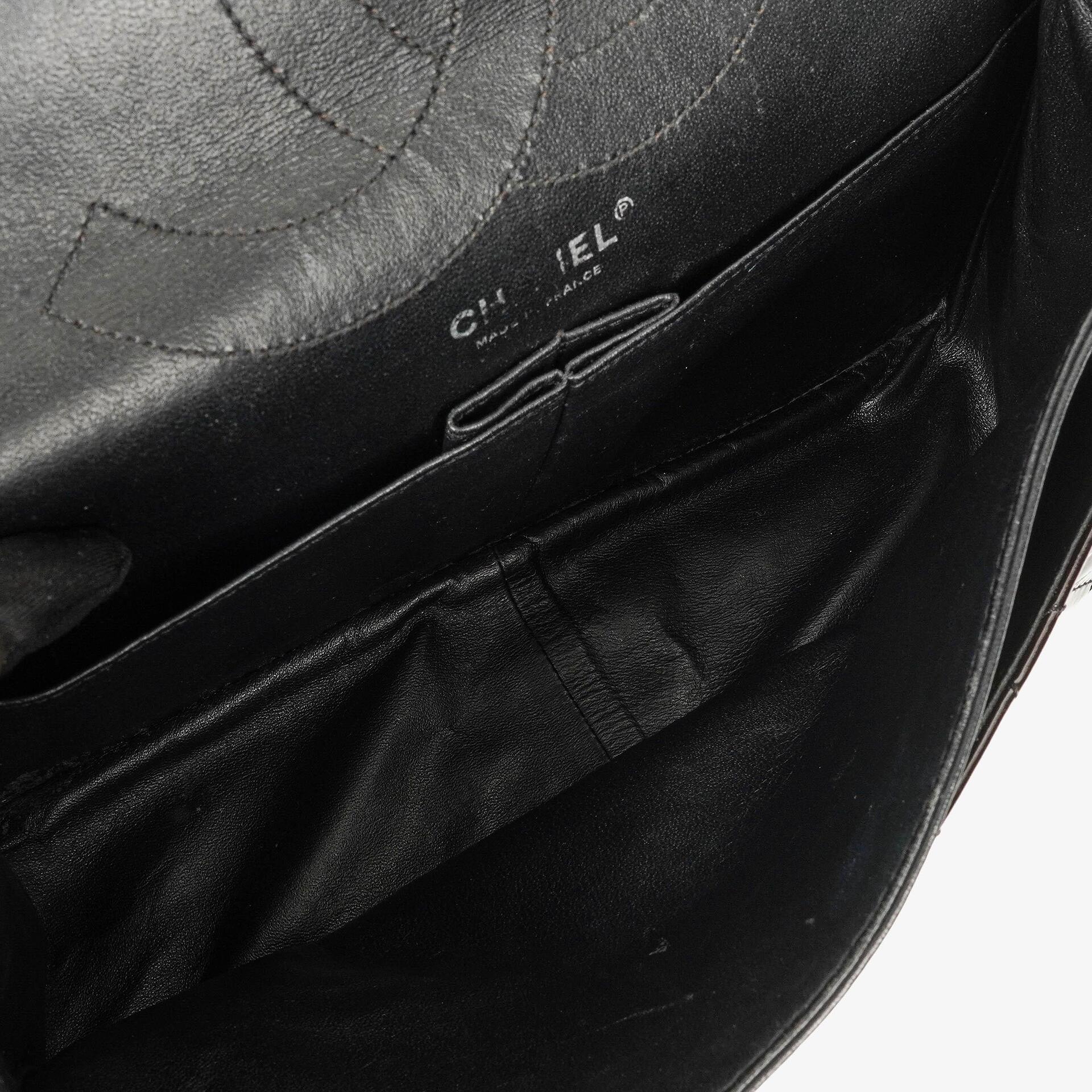 Chanel 2.55 Reissue 227 Double Flap Tasche aus Lackleder mit Ruthenium-Beschlägen