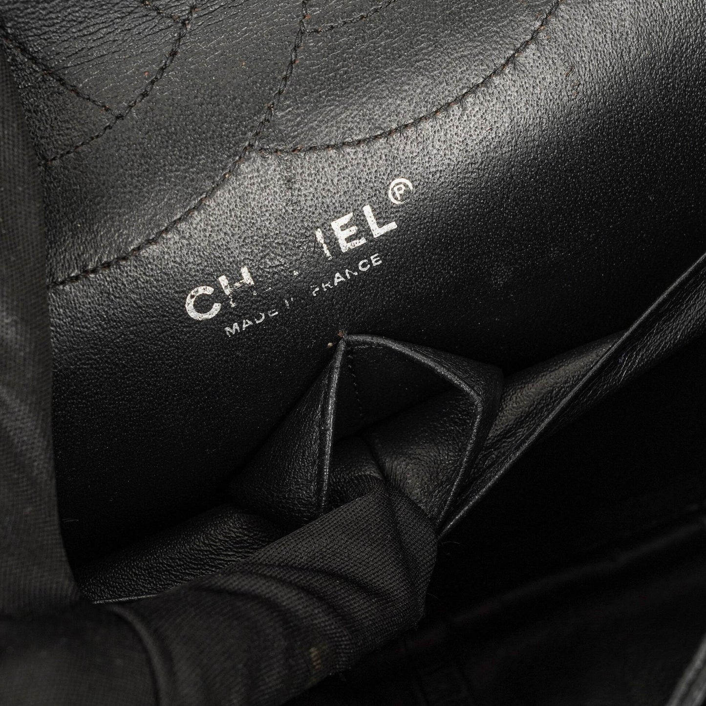 Chanel 2.55 Reissue 227 Double Flap Tasche aus Lackleder mit Ruthenium-Beschlägen