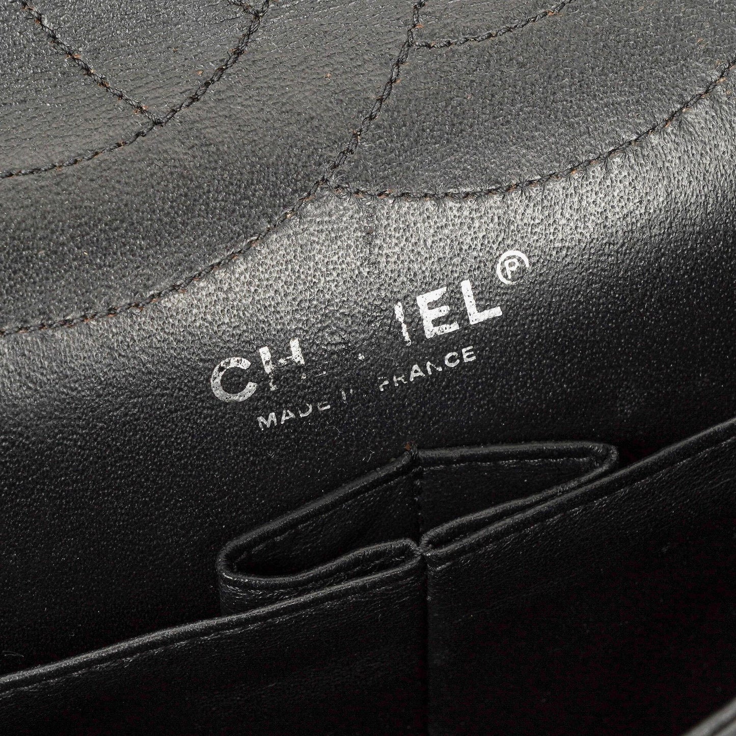 Chanel 2.55 Reissue 227 Double Flap Tasche aus Lackleder mit Ruthenium-Beschlägen