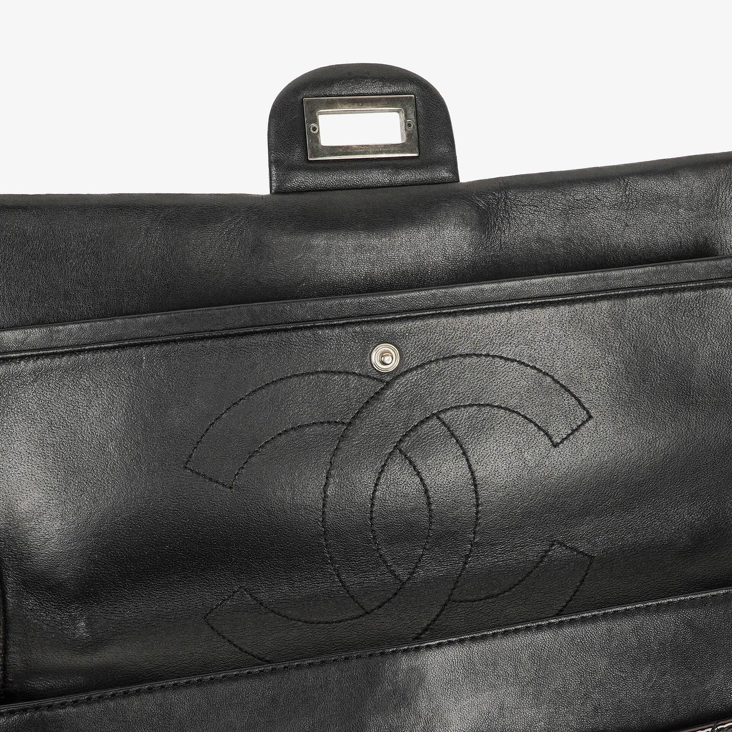 Chanel 2.55 Reissue 227 Double Flap Tasche aus Lackleder mit Ruthenium-Beschlägen