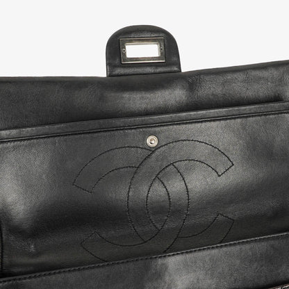 Chanel 2.55 Reissue 227 Double Flap Tasche aus Lackleder mit Ruthenium-Beschlägen