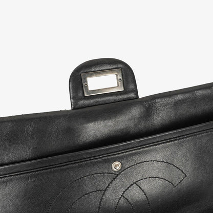 Chanel 2.55 Reissue 227 Double Flap Tasche aus Lackleder mit Ruthenium-Beschlägen