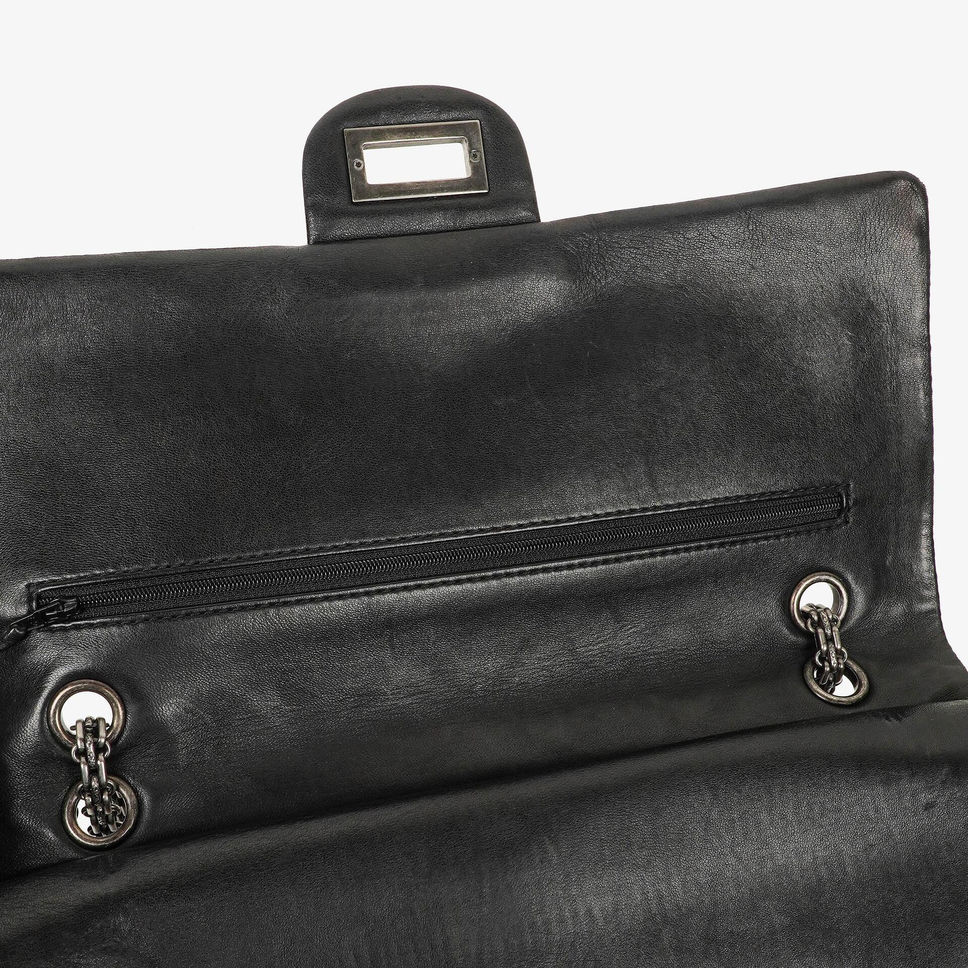 Chanel 2.55 Reissue 227 Double Flap Tasche aus Lackleder mit Ruthenium-Beschlägen