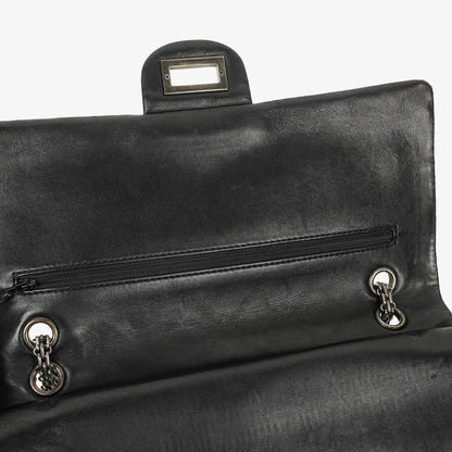 Chanel 2.55 Reissue 227 Double Flap Tasche aus Lackleder mit Ruthenium-Beschlägen