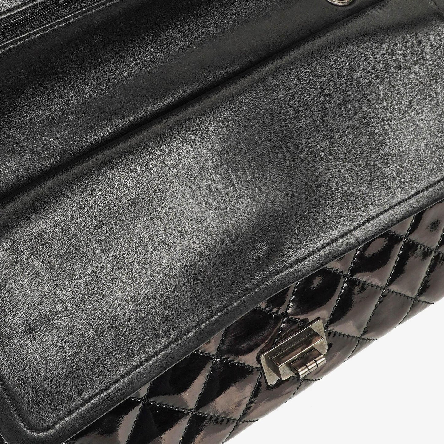 Chanel 2.55 Reissue 227 Double Flap Tasche aus Lackleder mit Ruthenium-Beschlägen