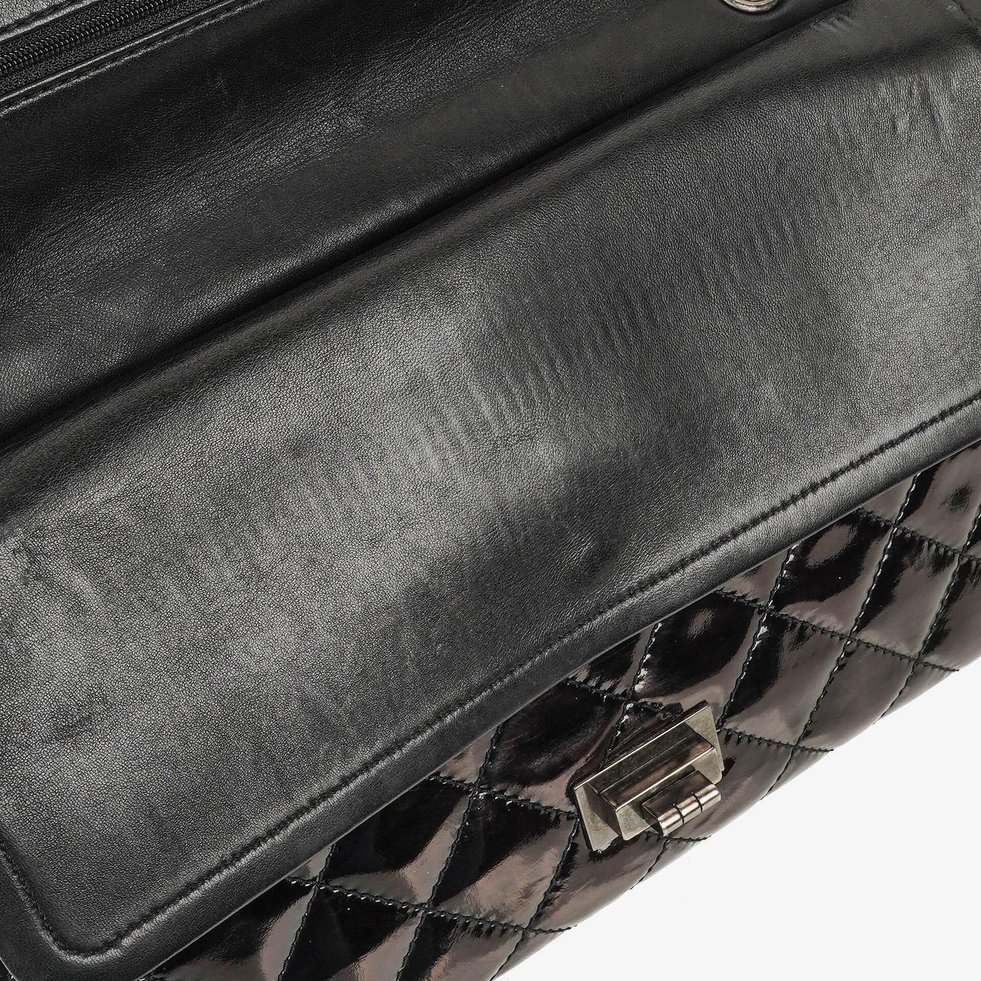 Chanel 2.55 Reissue 227 Double Flap Tasche aus Lackleder mit Ruthenium-Beschlägen