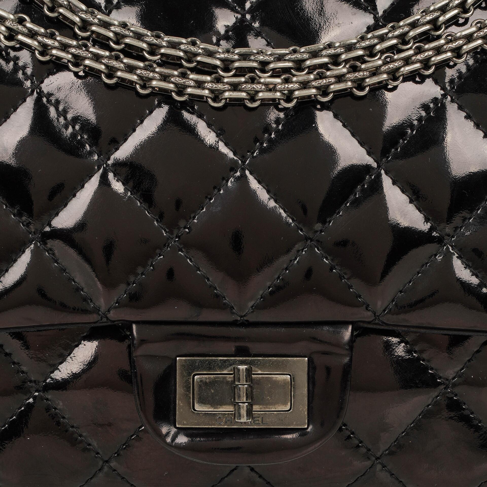 Chanel 2.55 Reissue 227 Double Flap Tasche aus Lackleder mit Ruthenium-Beschlägen
