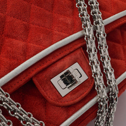 Chanel 2.55 Reissue Medium Double Flap Tasche aus rotem Wildleder und silbernem Leder
