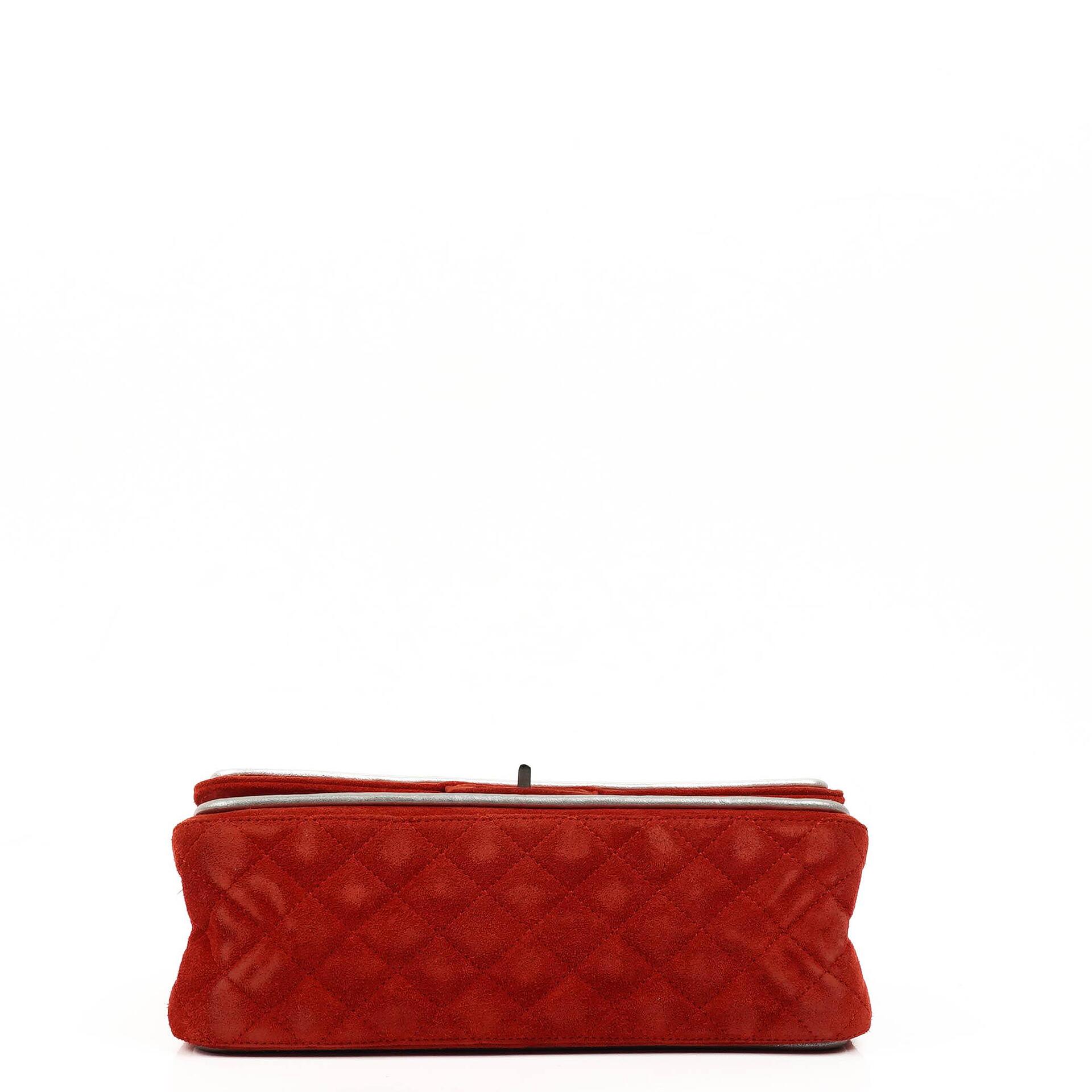Chanel 2.55 Reissue Medium Double Flap Tasche aus rotem Wildleder und silbernem Leder