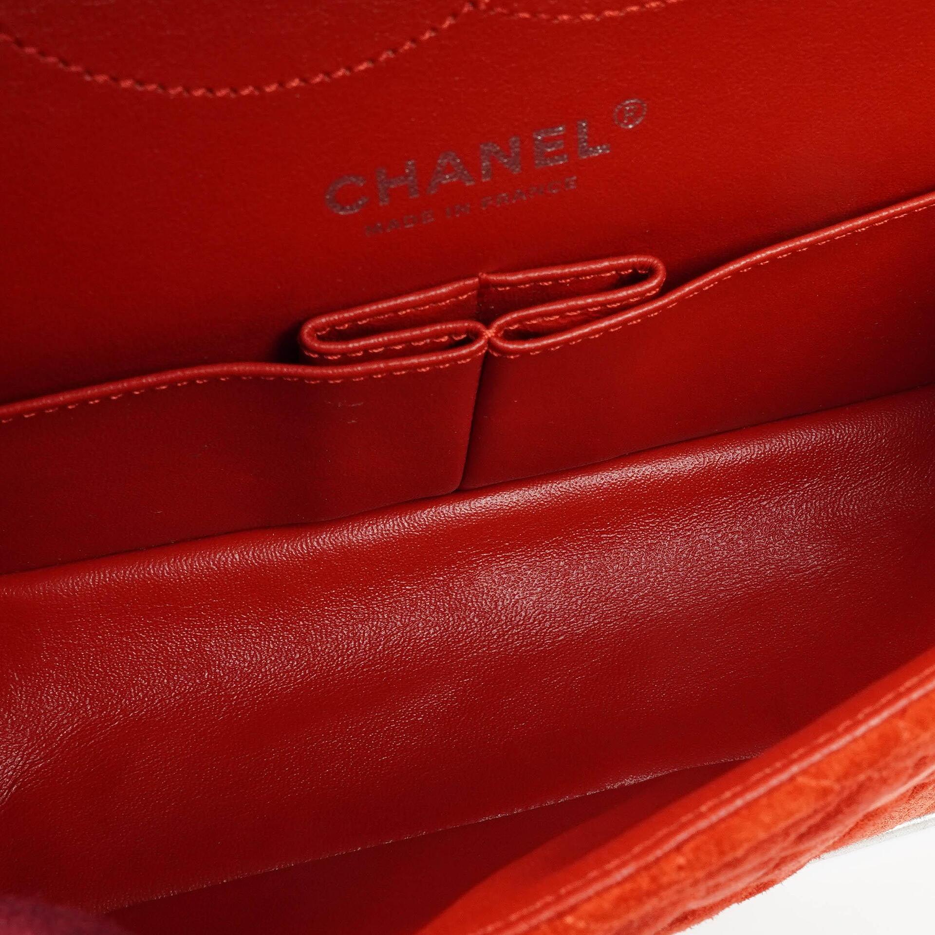 Chanel 2.55 Reissue Medium Double Flap Tasche aus rotem Wildleder und silbernem Leder