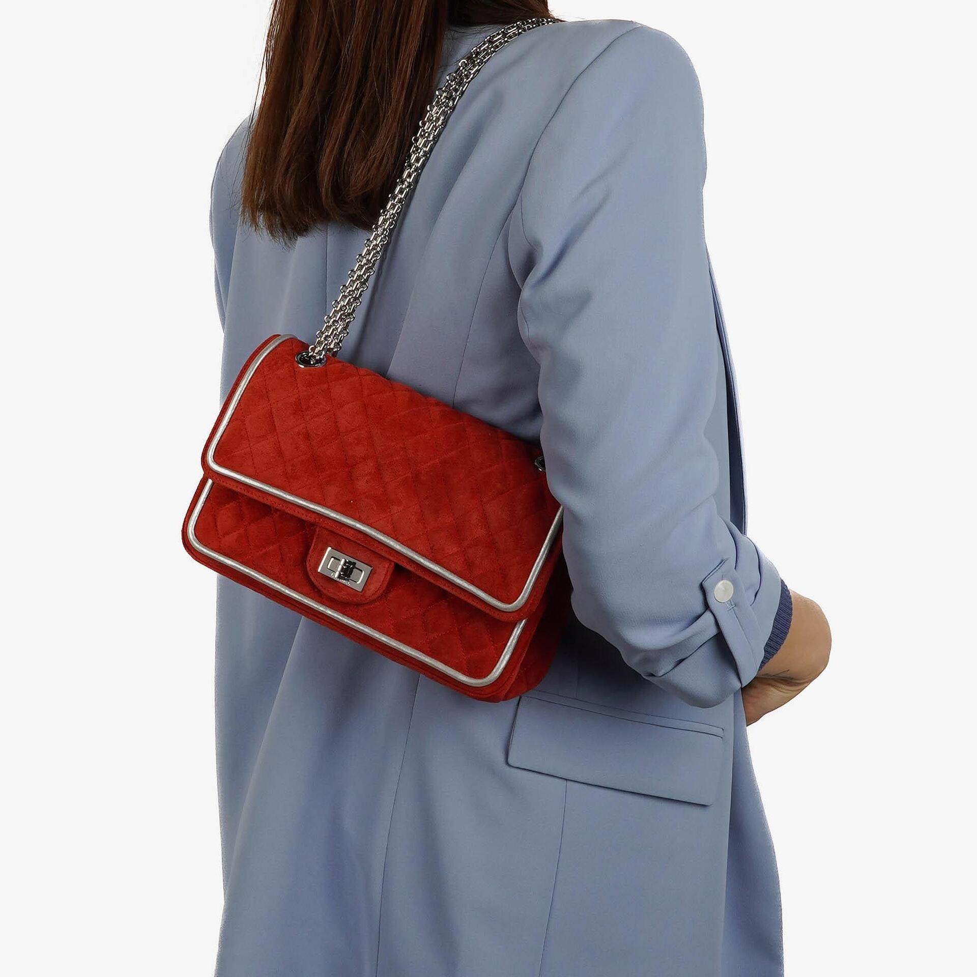 Chanel 2.55 Reissue Medium Double Flap Tasche aus rotem Wildleder und silbernem Leder