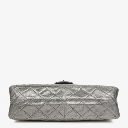 Chanel 2.55 Reissue 226 Flap Tasche aus metallisch grauem Kalbsleder