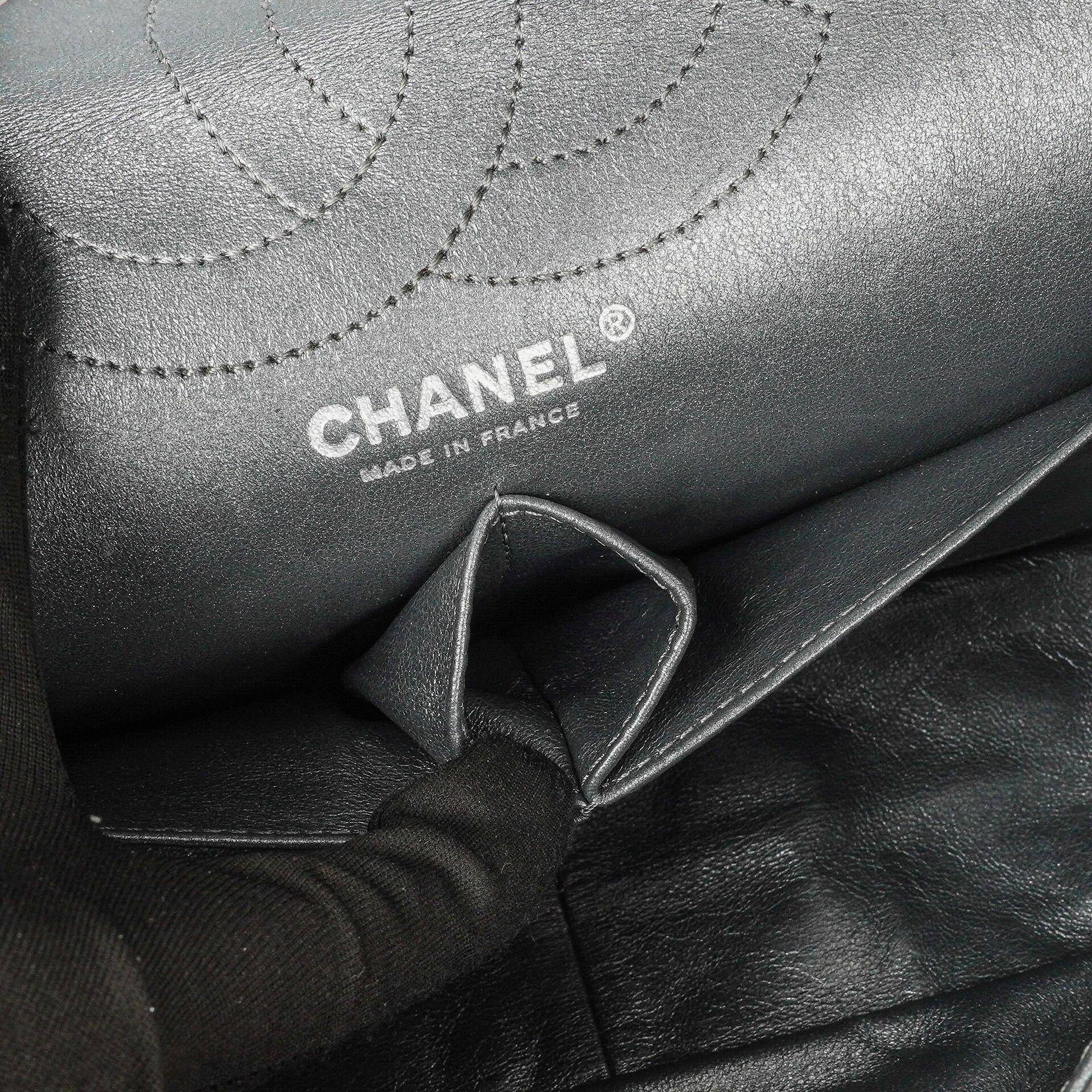 Chanel 2.55 Reissue 226 Flap Tasche aus metallisch grauem Kalbsleder