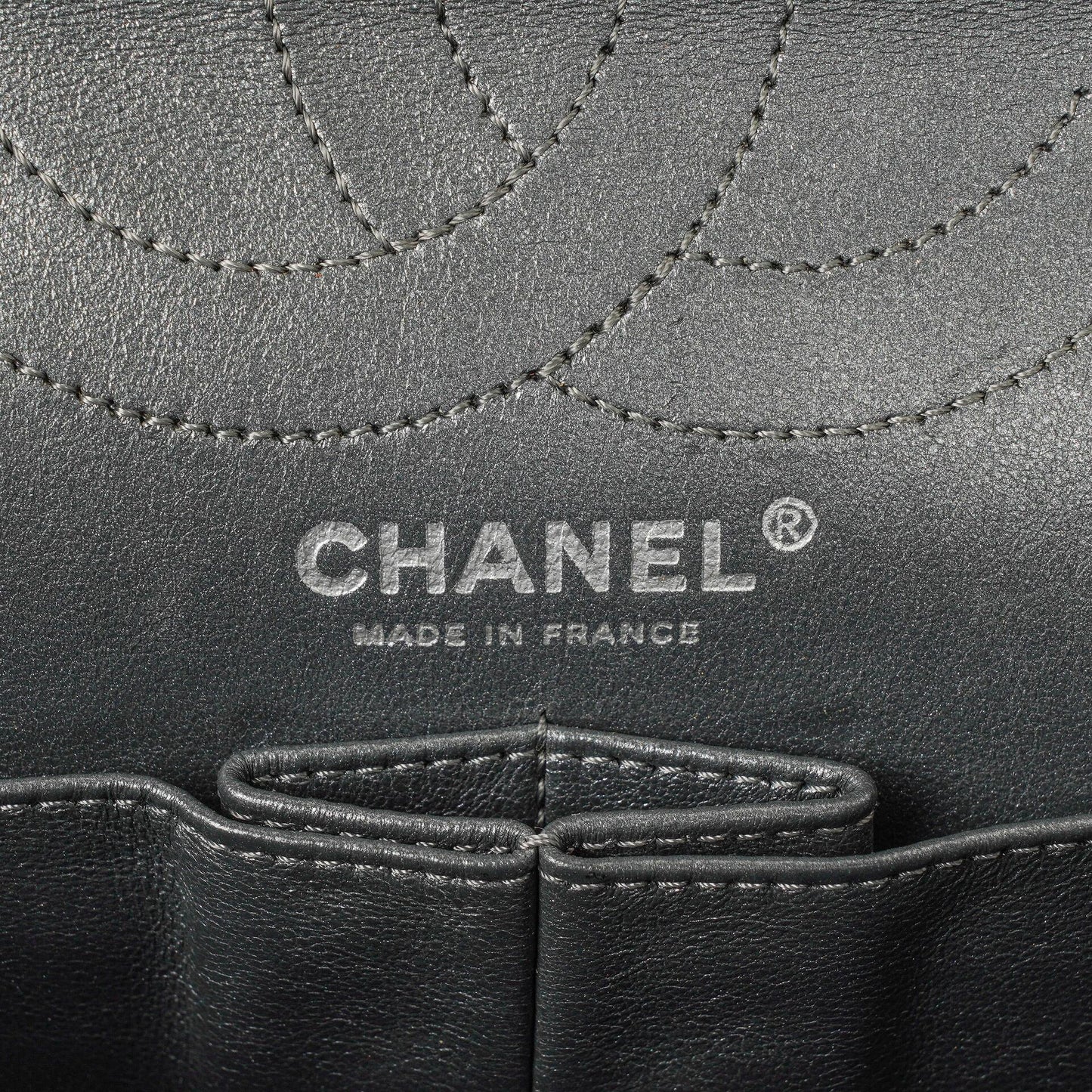 Chanel 2.55 Reissue 226 Flap Tasche aus metallisch grauem Kalbsleder
