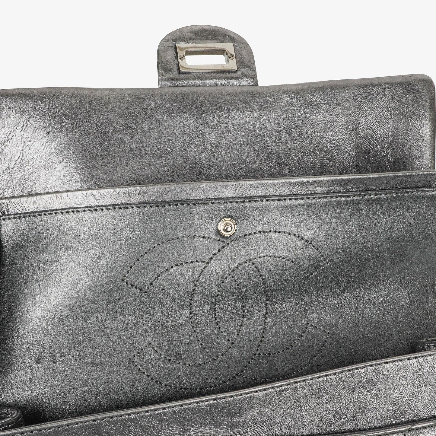 Chanel 2.55 Reissue 226 Flap Tasche aus metallisch grauem Kalbsleder