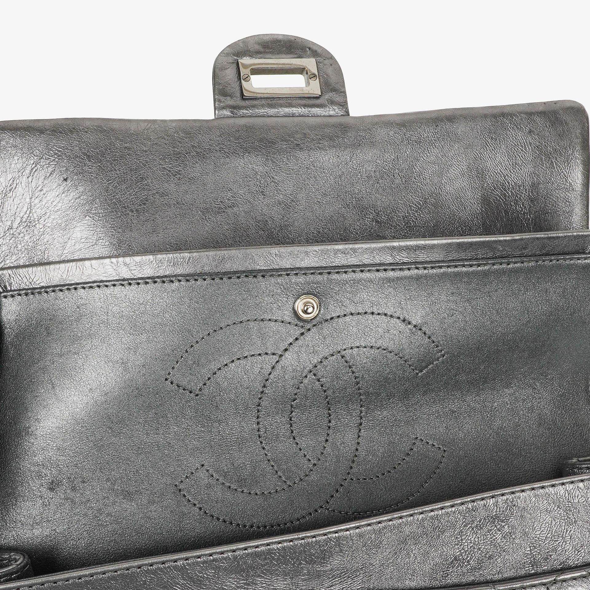 Chanel 2.55 Reissue 226 Flap Tasche aus metallisch grauem Kalbsleder