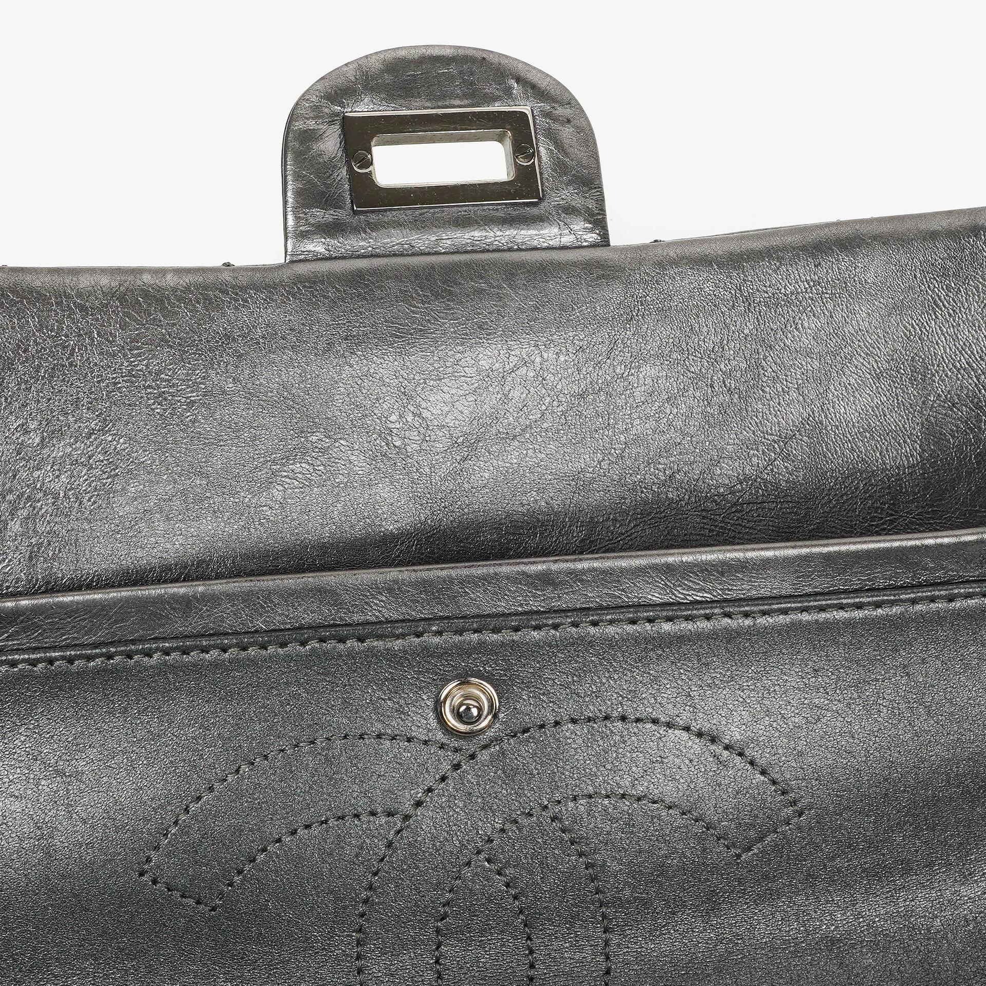 Chanel 2.55 Reissue 226 Flap Tasche aus metallisch grauem Kalbsleder