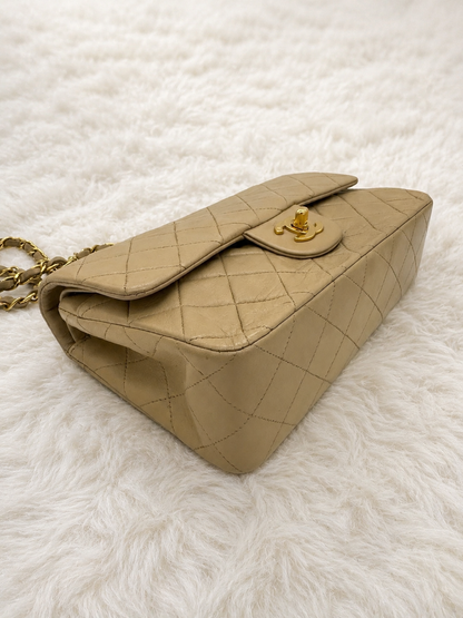 CHANEL Classic Double Flap Small Beige Lammleder 24k Gold