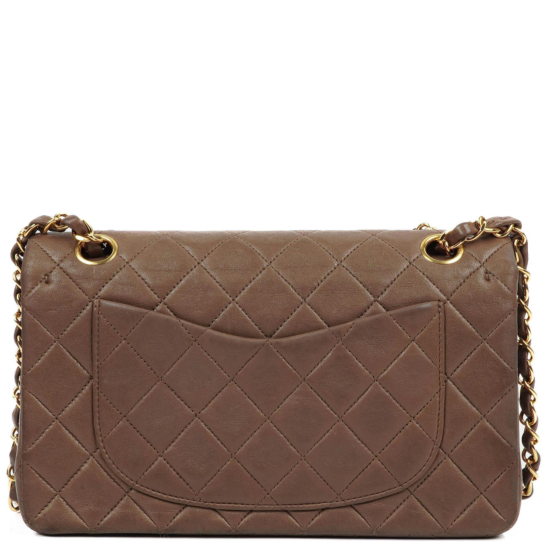 Chanel Kleine Klassische Double Flap Braun Gestepptes Lammleder 24K Vergoldete Beschläge
