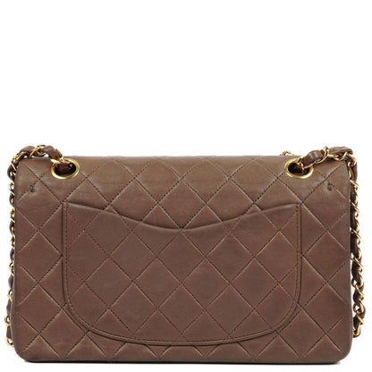 Chanel Kleine Klassische Double Flap Braun Gestepptes Lammleder 24K Vergoldete Beschläge