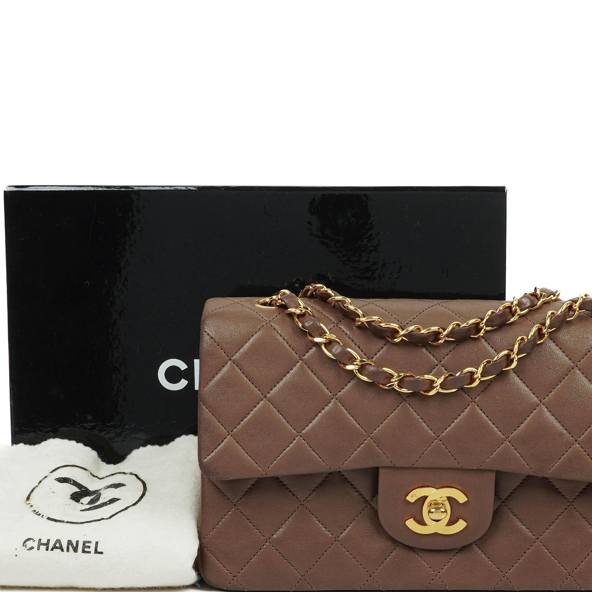 Chanel Kleine Klassische Double Flap Braun Gestepptes Lammleder 24K Vergoldete Beschläge