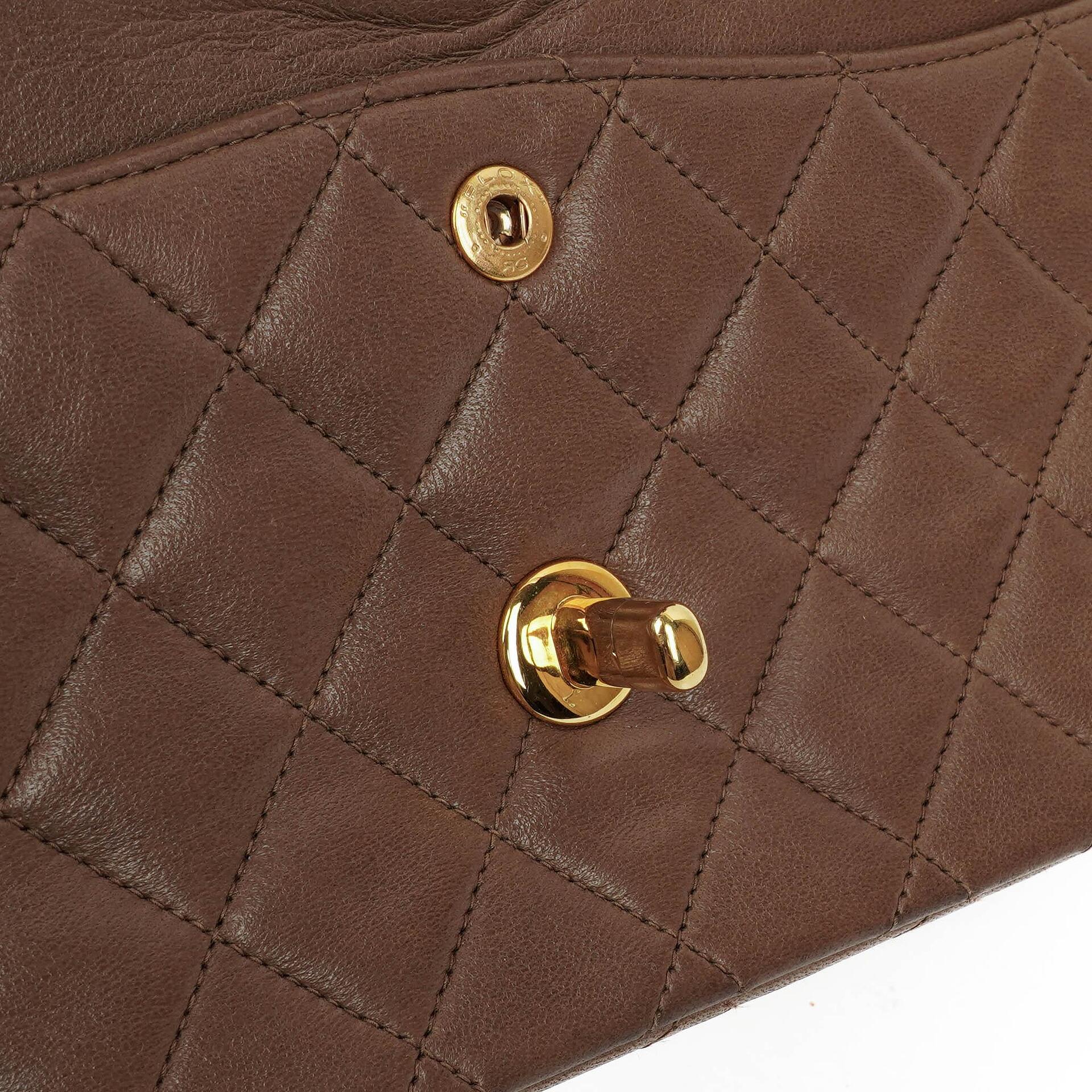 Chanel Kleine Klassische Double Flap Braun Gestepptes Lammleder 24K Vergoldete Beschläge