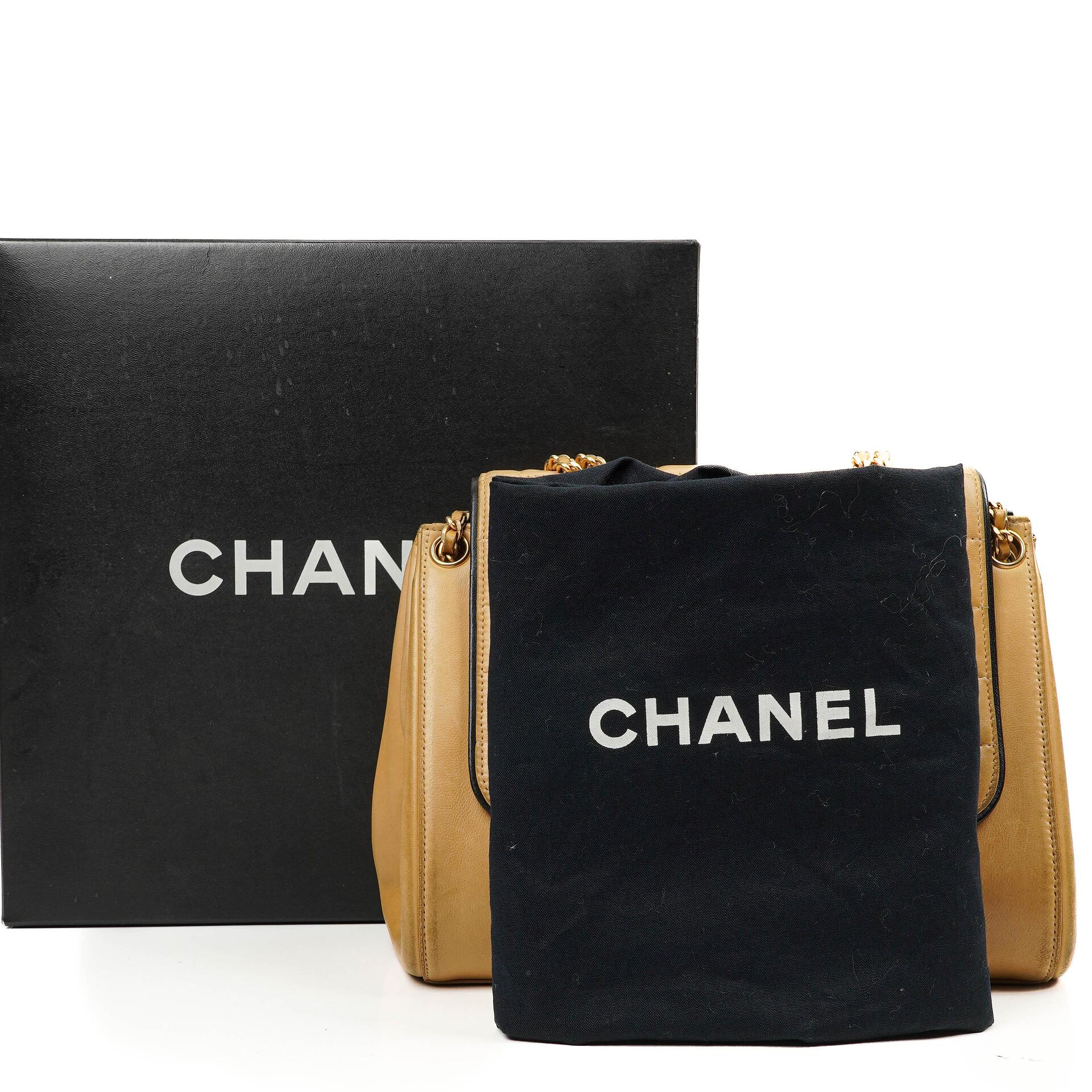 Chanel Accordion Chocolate Bar 2.55 Klappentasche Beige Gestepptes Lammleder, 2000-2002