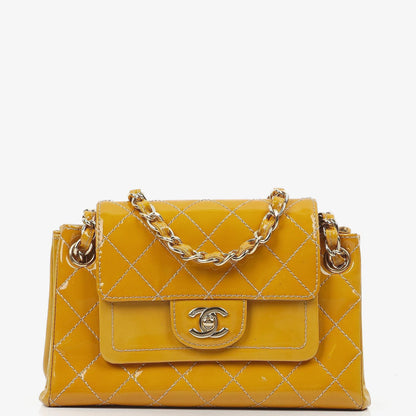 Chanel Akkordeon Doppelklappentasche Gelb Gepolstertes Lackleder Mit 24K Champagner vergoldeter Hardware