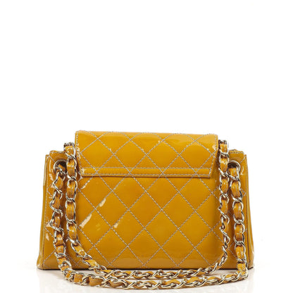 Chanel Akkordeon Doppelklappentasche Gelb Gepolstertes Lackleder Mit 24K Champagner vergoldeter Hardware