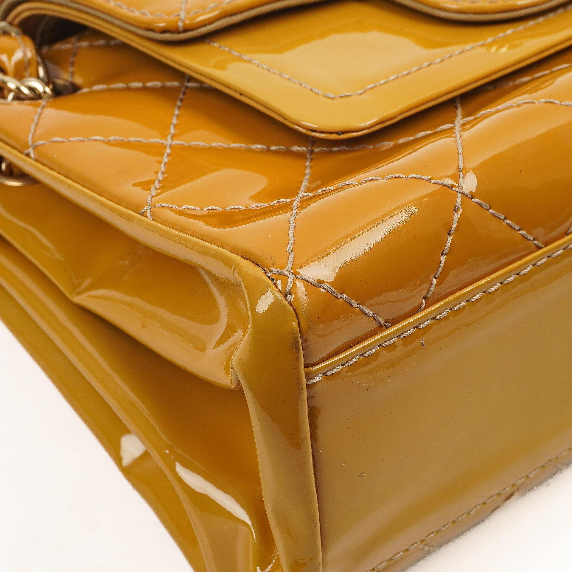 Chanel Akkordeon Doppelklappentasche Gelb Gepolstertes Lackleder Mit 24K Champagner vergoldeter Hardware