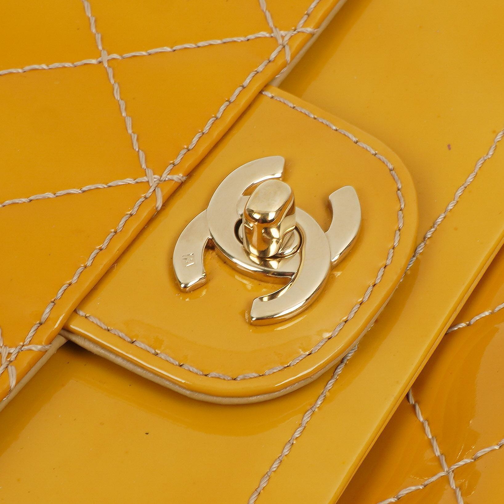 Chanel Akkordeon Doppelklappentasche Gelb Gepolstertes Lackleder Mit 24K Champagner vergoldeter Hardware