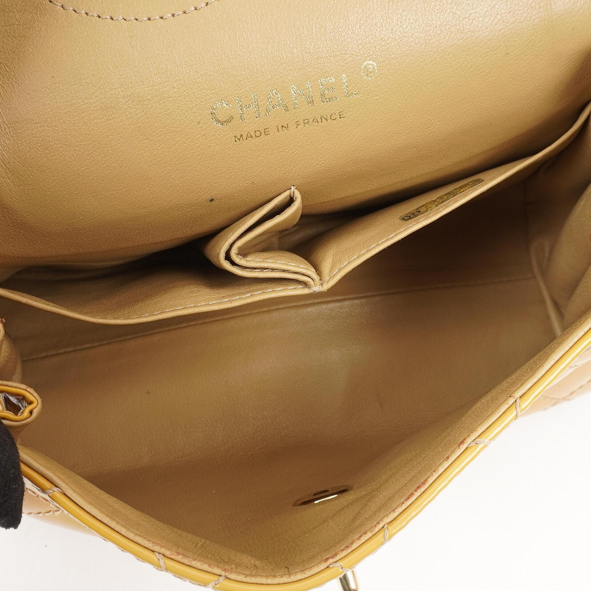 Chanel Akkordeon Doppelklappentasche Gelb Gepolstertes Lackleder Mit 24K Champagner vergoldeter Hardware