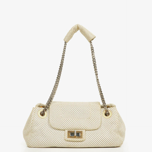 Chanel Accordion Flap Bag aus gestepptem perforiertem Leder