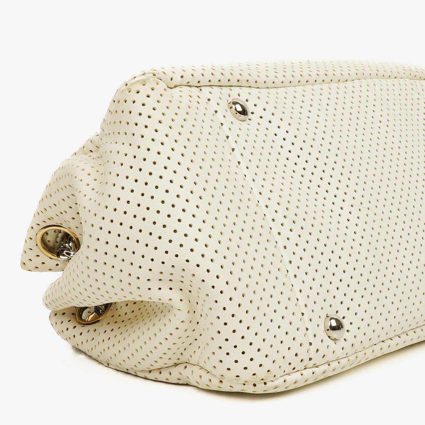 Chanel Accordion Flap Bag aus gestepptem perforiertem Leder