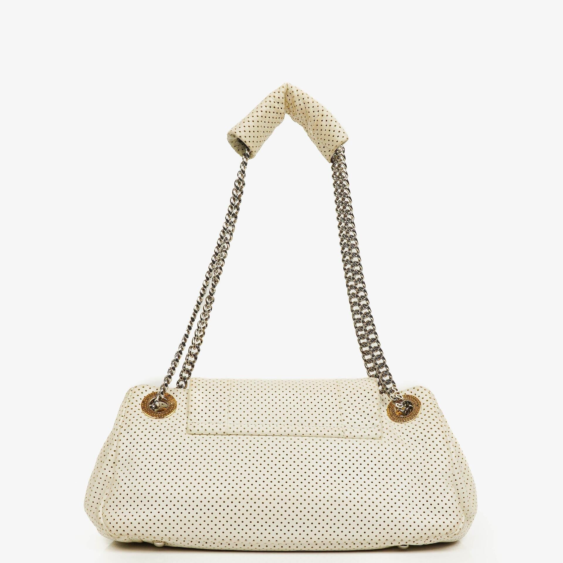 Chanel Accordion Flap Bag aus gestepptem perforiertem Leder