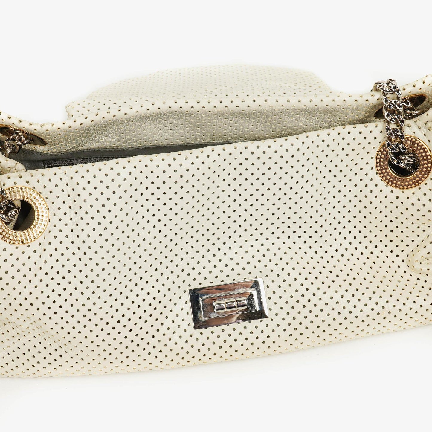 Chanel Accordion Flap Bag aus gestepptem perforiertem Leder