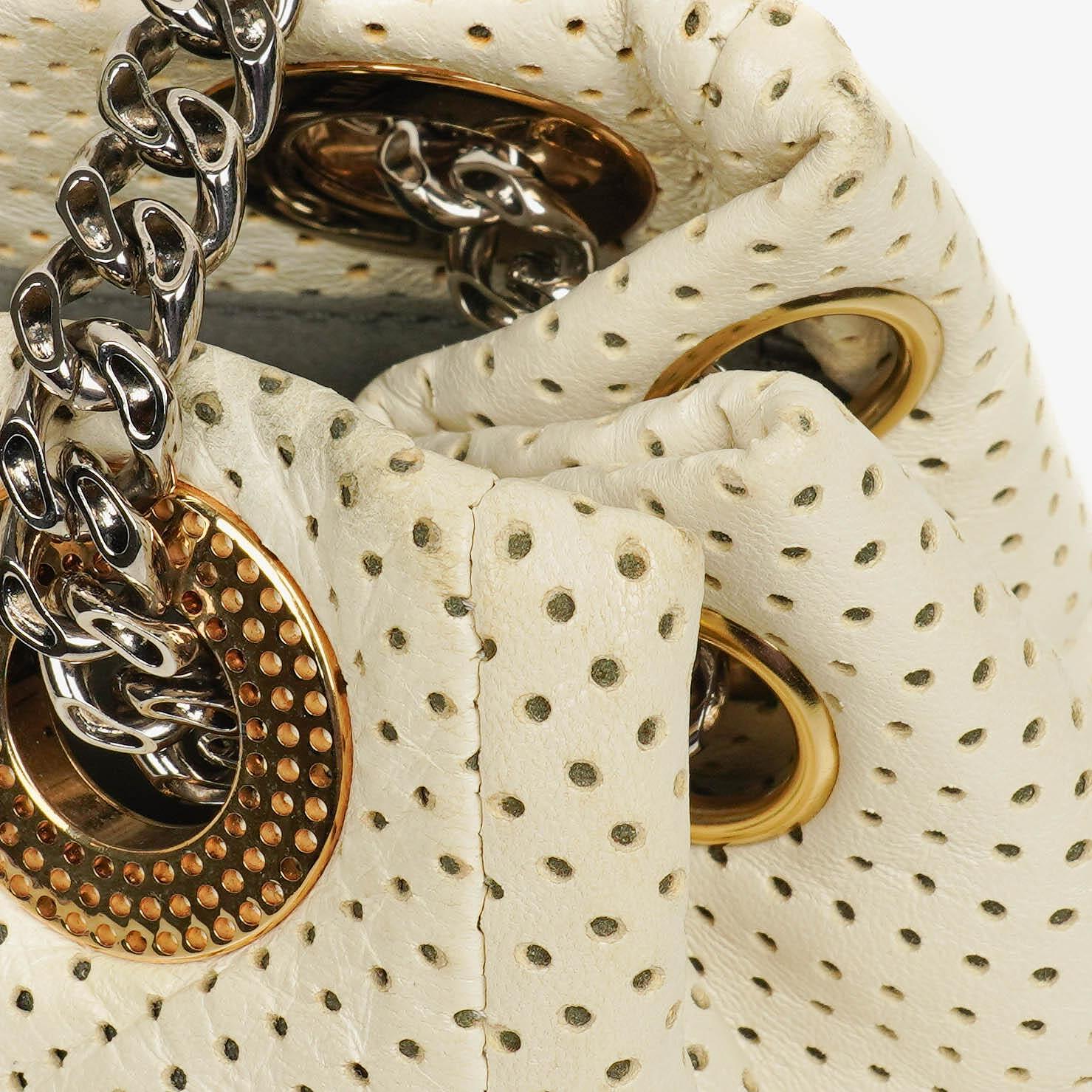Chanel Accordion Flap Bag aus gestepptem perforiertem Leder