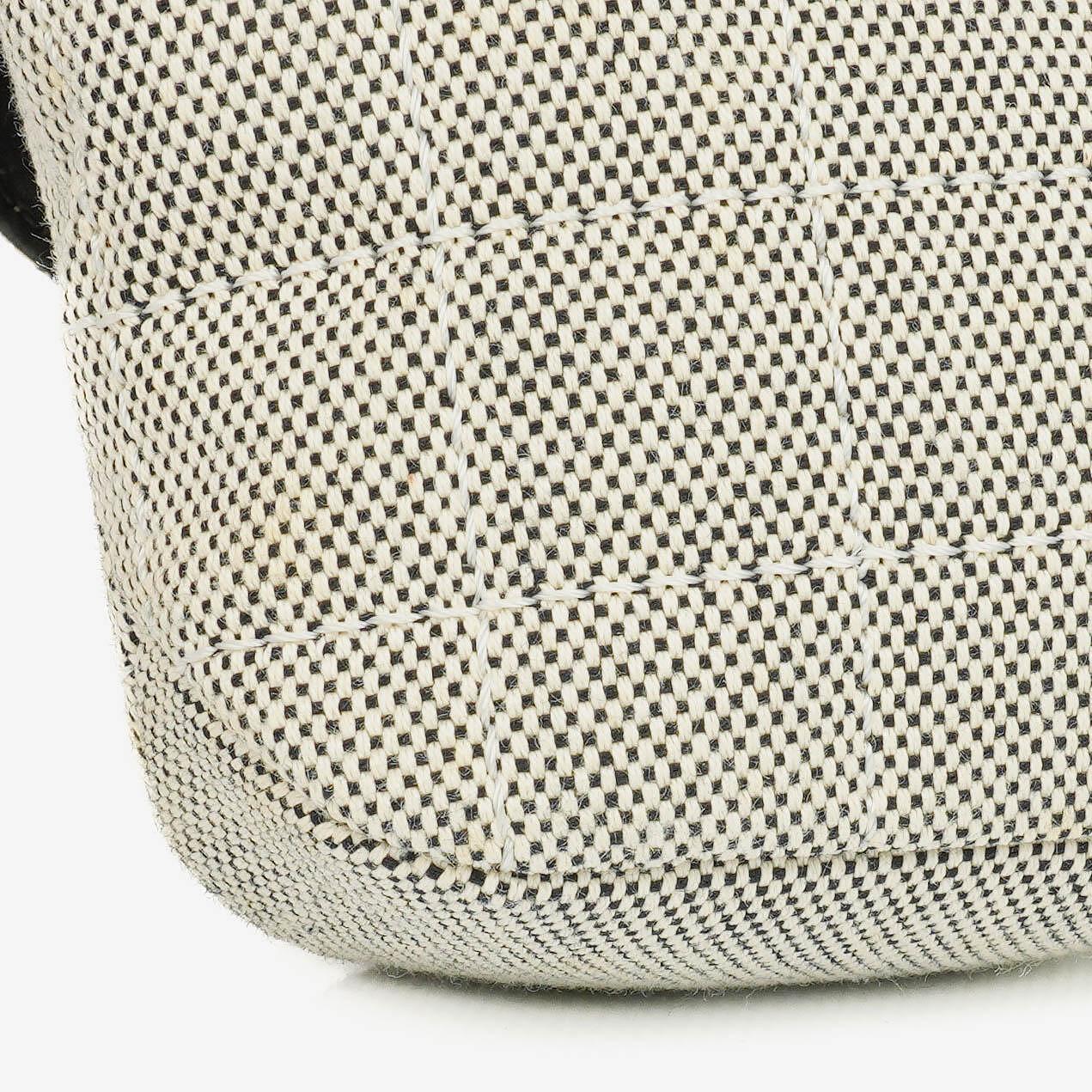 Chanel Camellia N°5 Tasche aus beigem und schwarzem Canvas