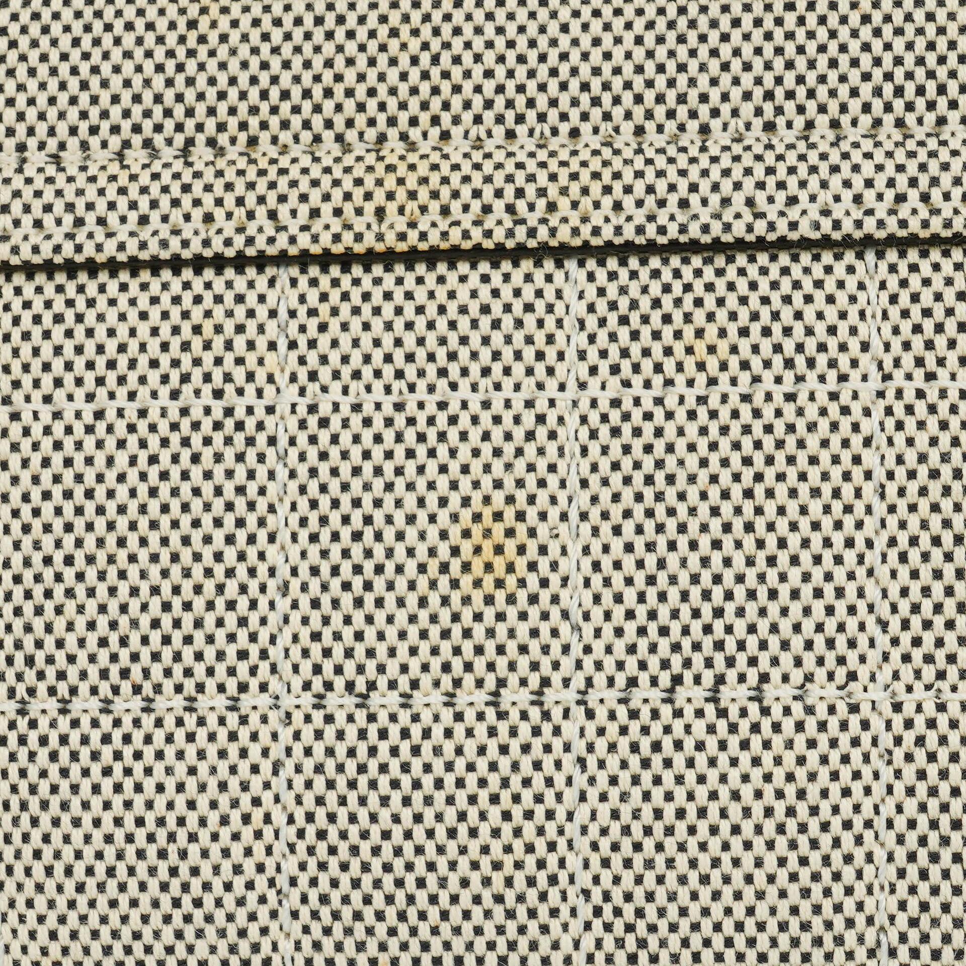 Chanel Camellia N°5 Tasche aus beigem und schwarzem Canvas