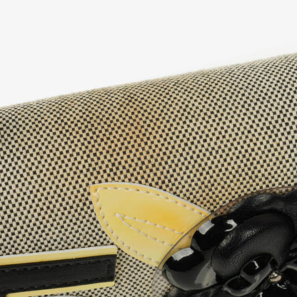 Chanel Camellia N°5 Tasche aus beigem und schwarzem Canvas
