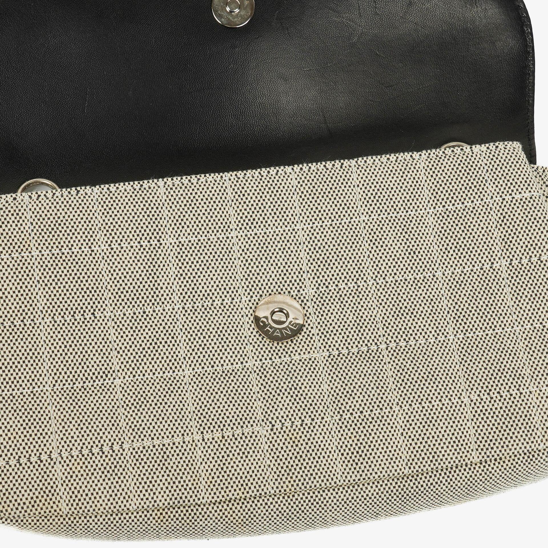 Chanel Camellia N°5 Tasche aus beigem und schwarzem Canvas