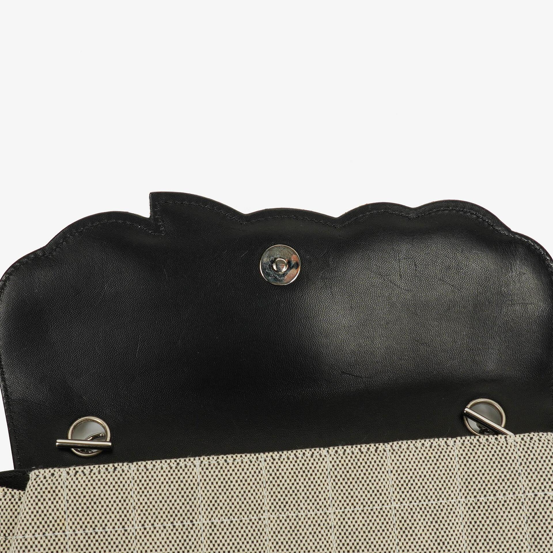 Chanel Camellia N°5 Tasche aus beigem und schwarzem Canvas