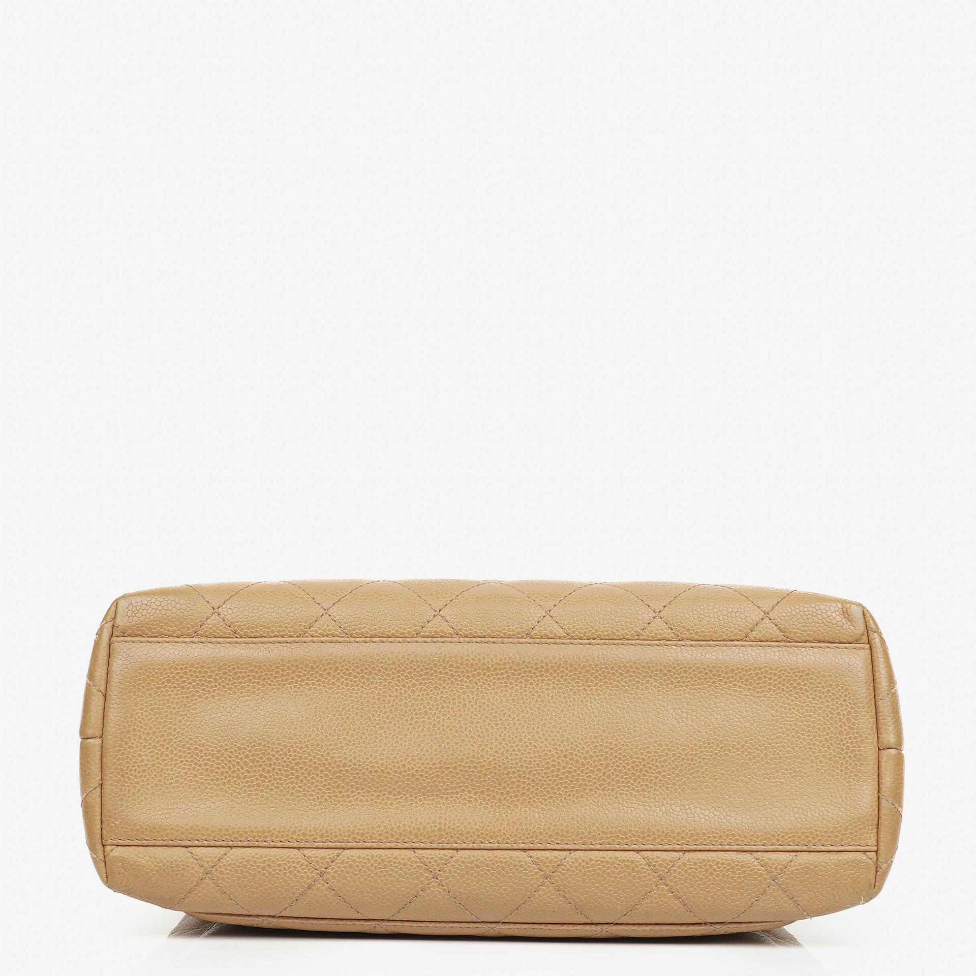 Chanel Jumbo Kelly Flap Bag aus beigem gestepptem Caviar-Leder