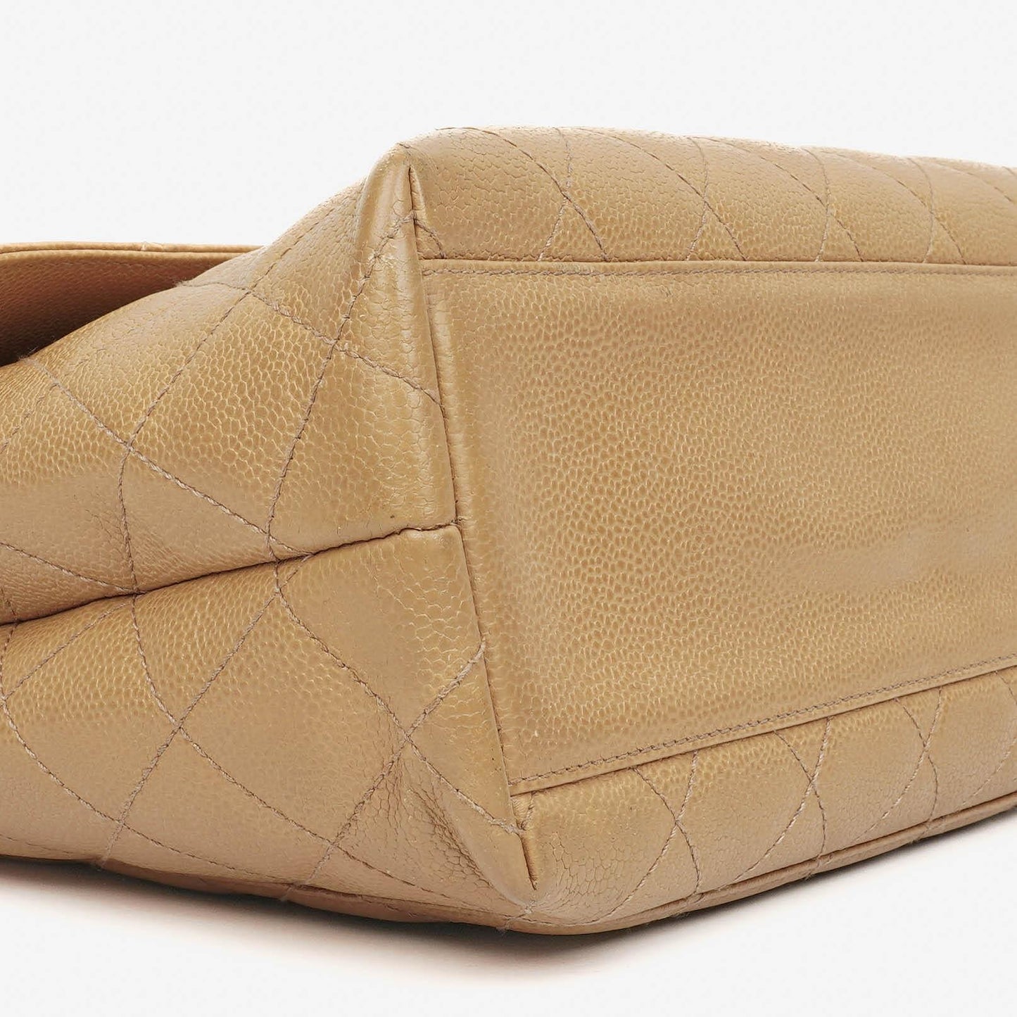 Chanel Jumbo Kelly Flap Bag aus beigem gestepptem Caviar-Leder