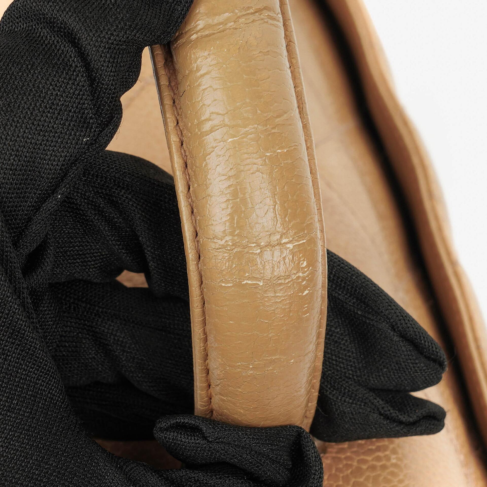 Chanel Jumbo Kelly Flap Bag aus beigem gestepptem Caviar-Leder