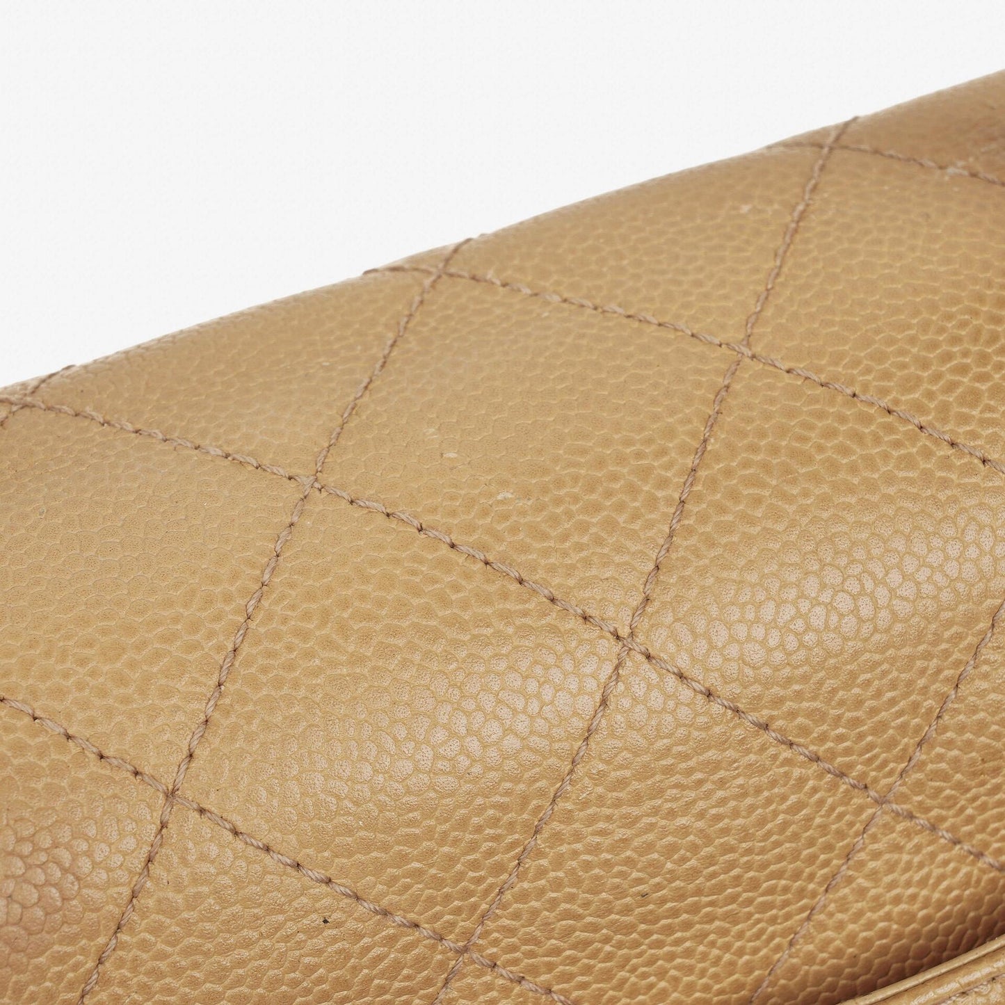 Chanel Jumbo Kelly Flap Bag aus beigem gestepptem Caviar-Leder