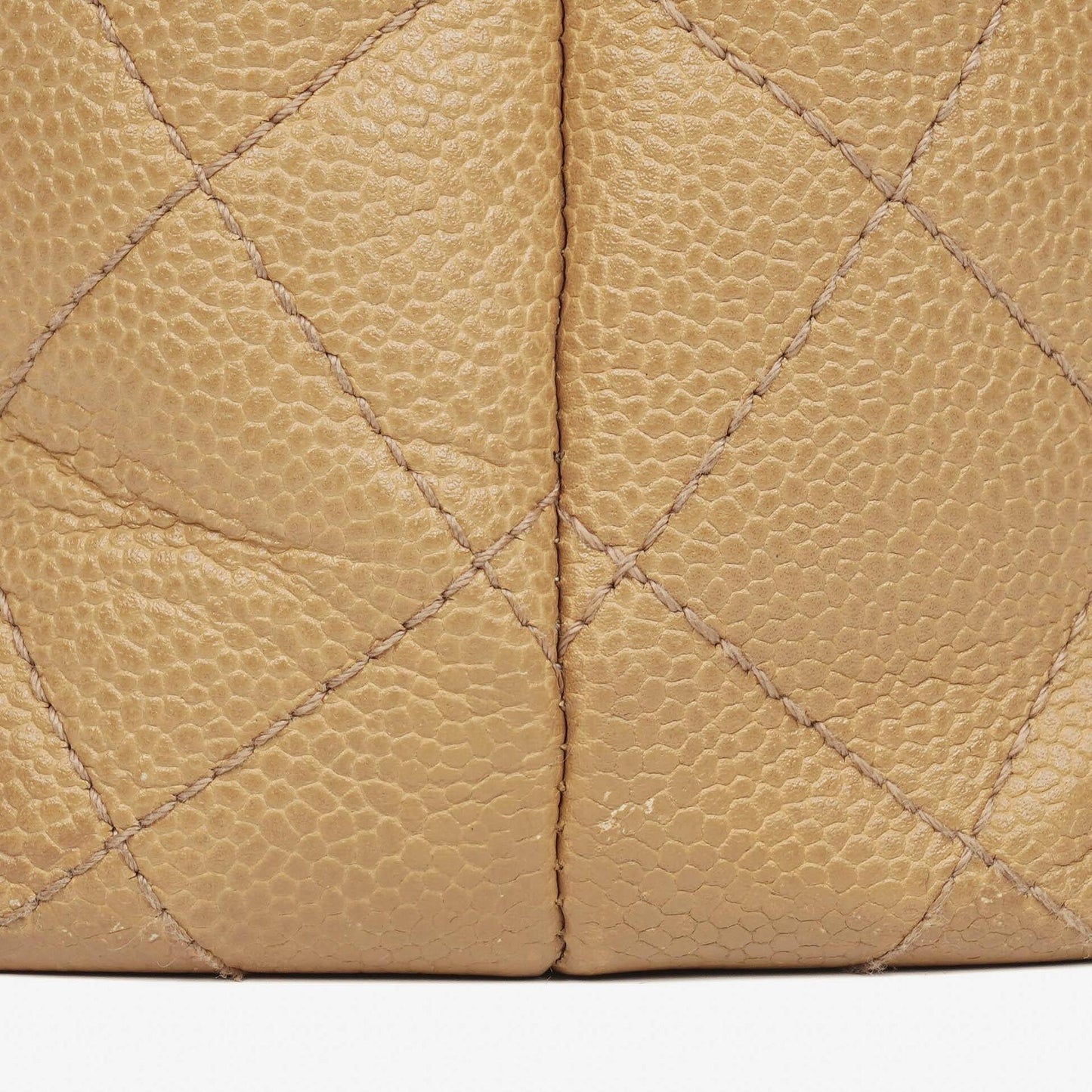 Chanel Jumbo Kelly Flap Bag aus beigem gestepptem Caviar-Leder