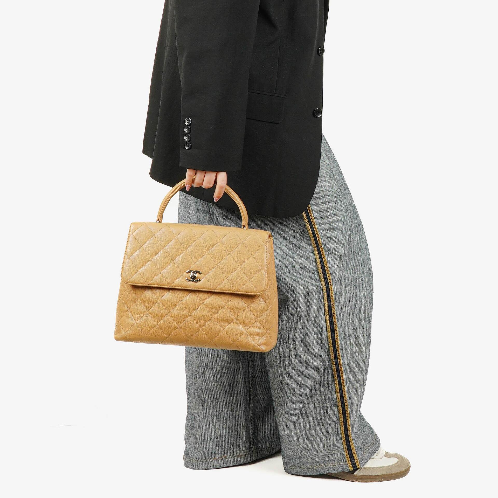 Chanel Jumbo Kelly Flap Bag aus beigem gestepptem Caviar-Leder